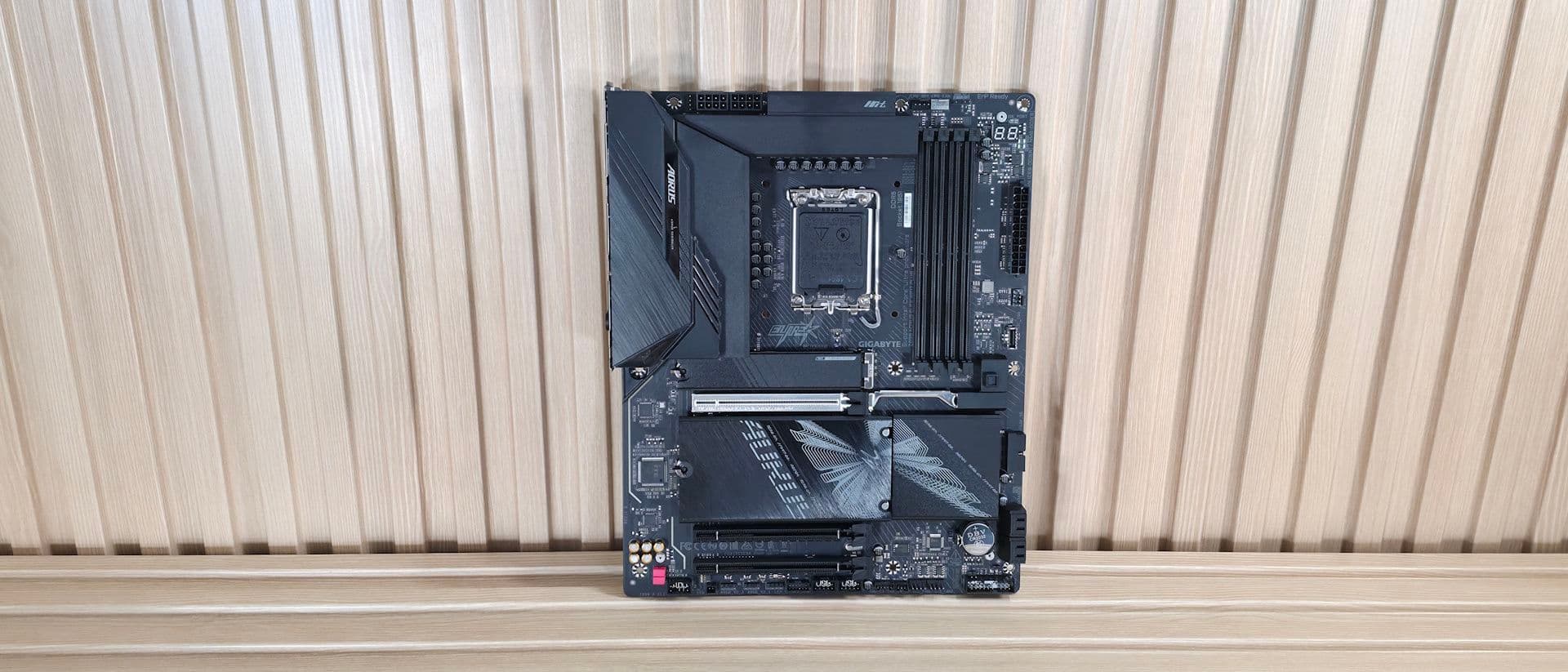 Gigabyte Z890 Aorus Elite WiFi7 Plus: La placa base para presupuesto que casi lo tiene todo