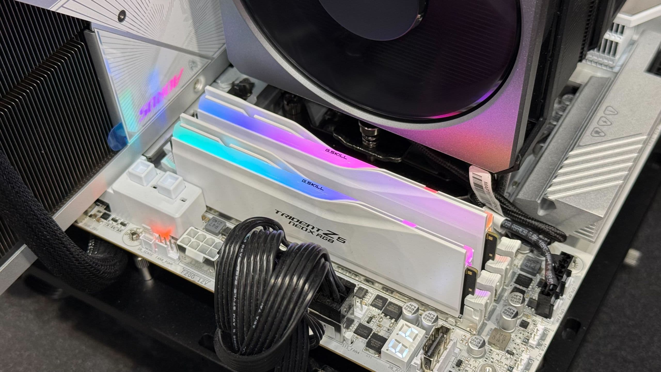 AMD EXPO ULL permite a fabricantes de RAM ajustar subtiempos: G.Skill explica cómo gana rendimiento