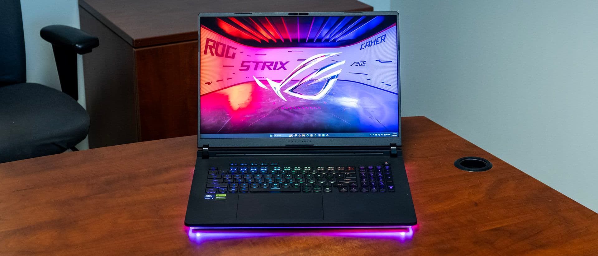 Asus ROG Strix Scar 18 (2026): potencia brutal y Mini-LED espectacular