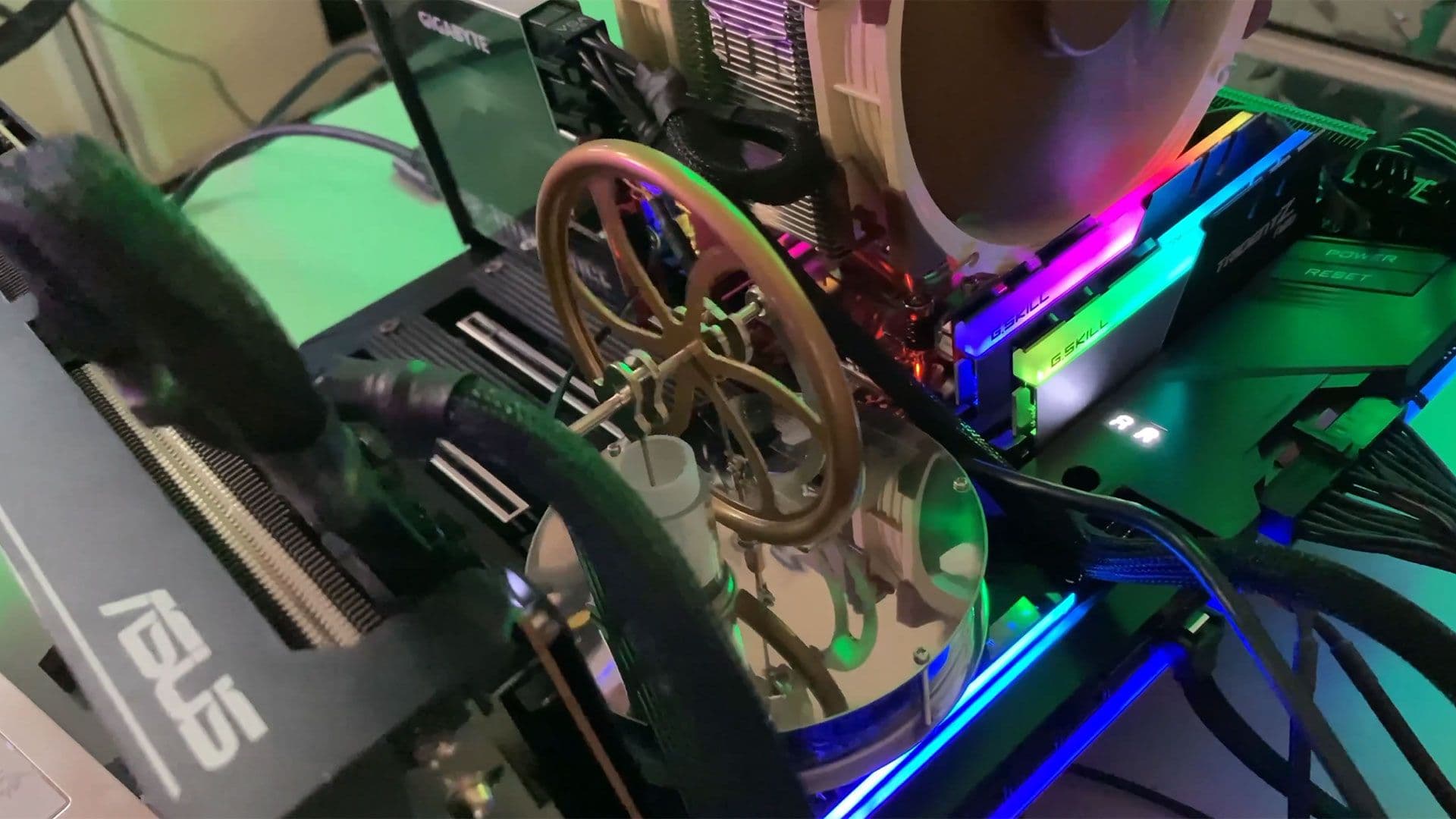 Un motor Stirling del siglo XIX enfría un AMD Threadripper 3970X