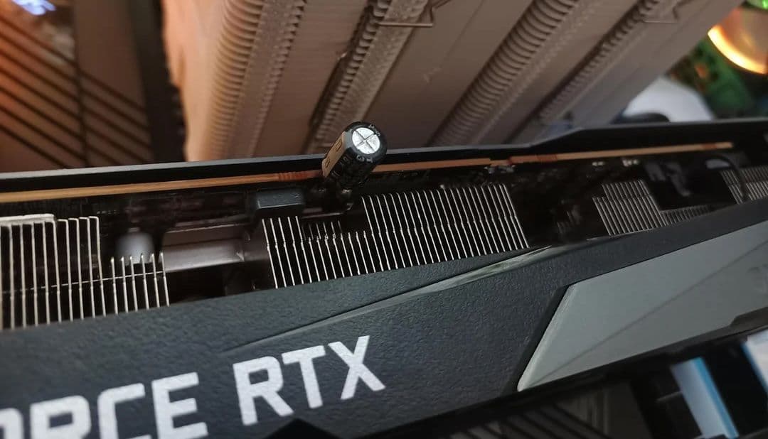 Un padre salva la RTX 3070 de su hijo con un condensador de una radio vieja