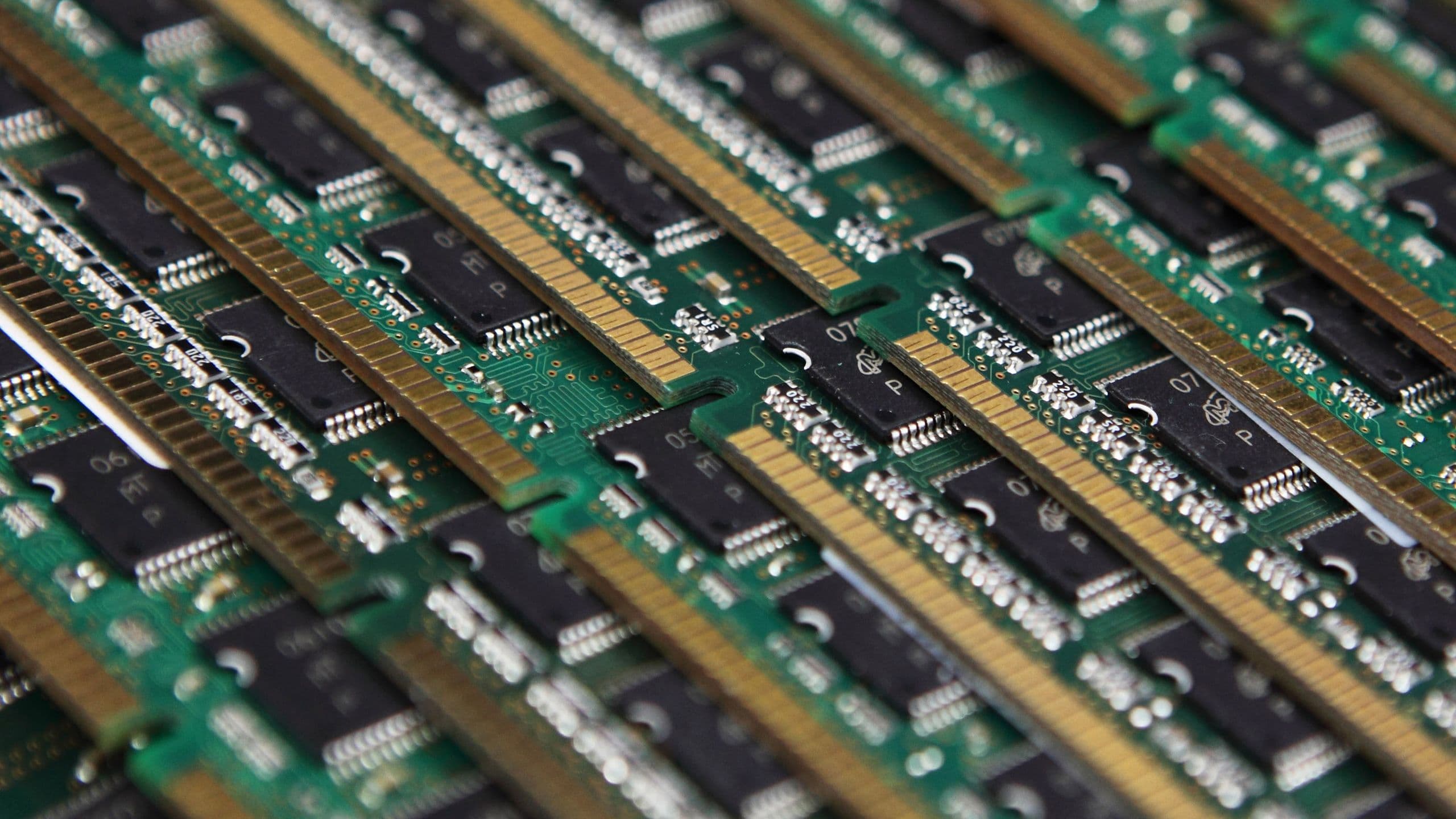 Precios de RAM y SSD: la IA frena la bajada hasta Q3 2026