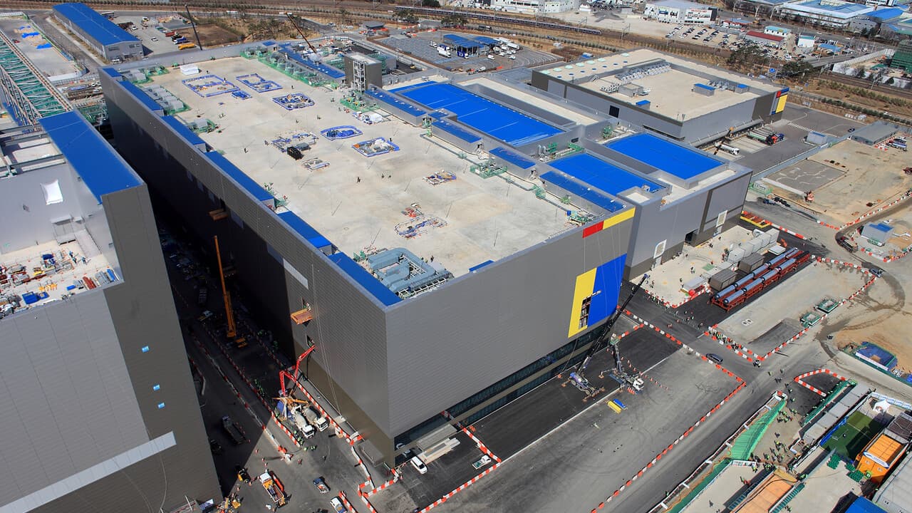 Samsung construye la "P5 Fab 2" en Pyeongtaek para disparar la producción de chips de memoria