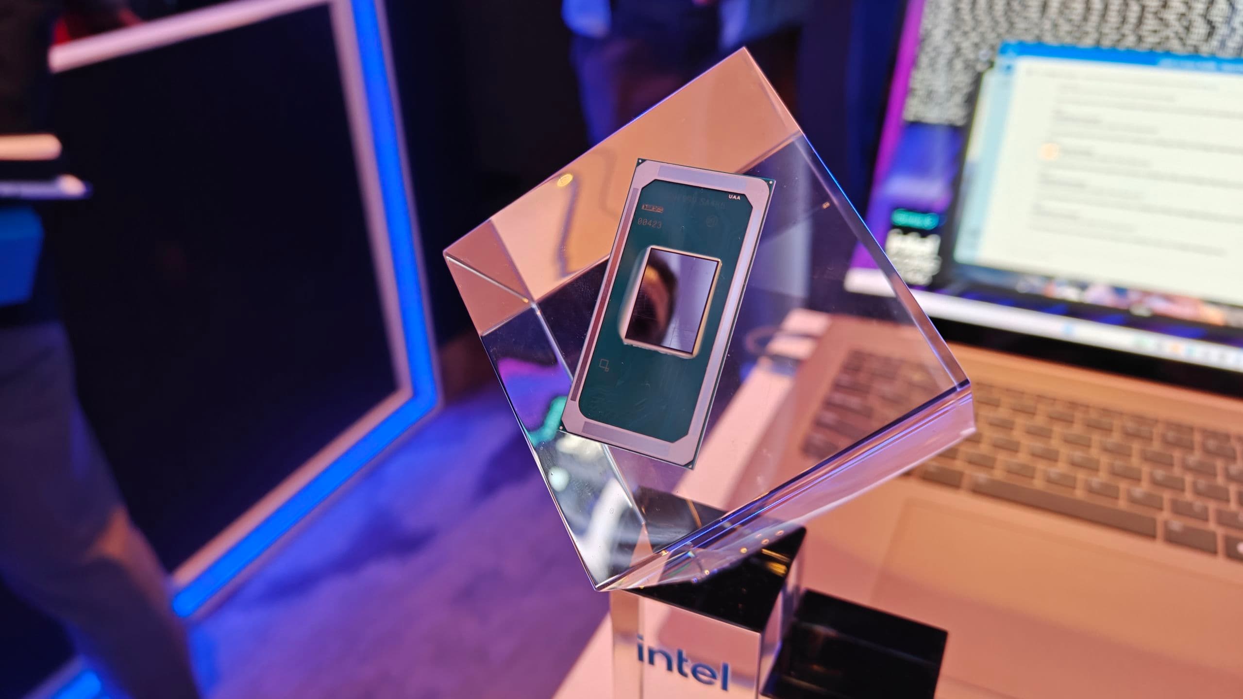 Intel 18A-P: el proceso mejorado entra en producción de riesgo con un 9% más de rendimiento