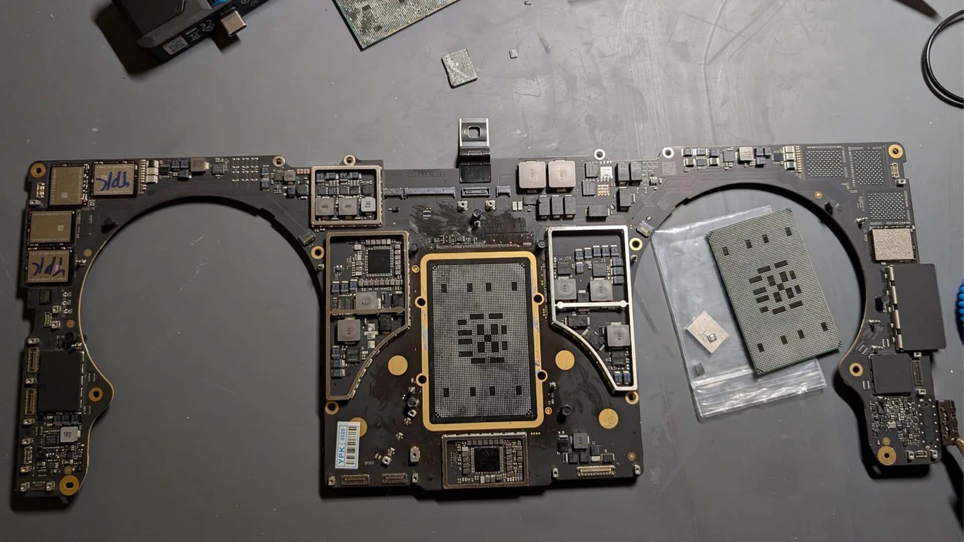Tim Cook advierte: los precios de la memoria RAM son "insostenibles" y subirán