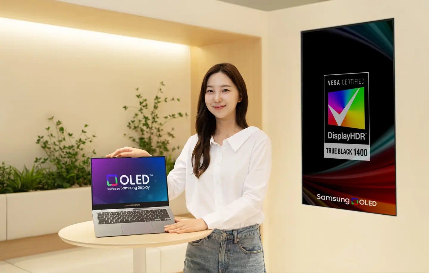 Samsung inicia envíos de paneles OLED 1600 nits con certificación True Black 1400
