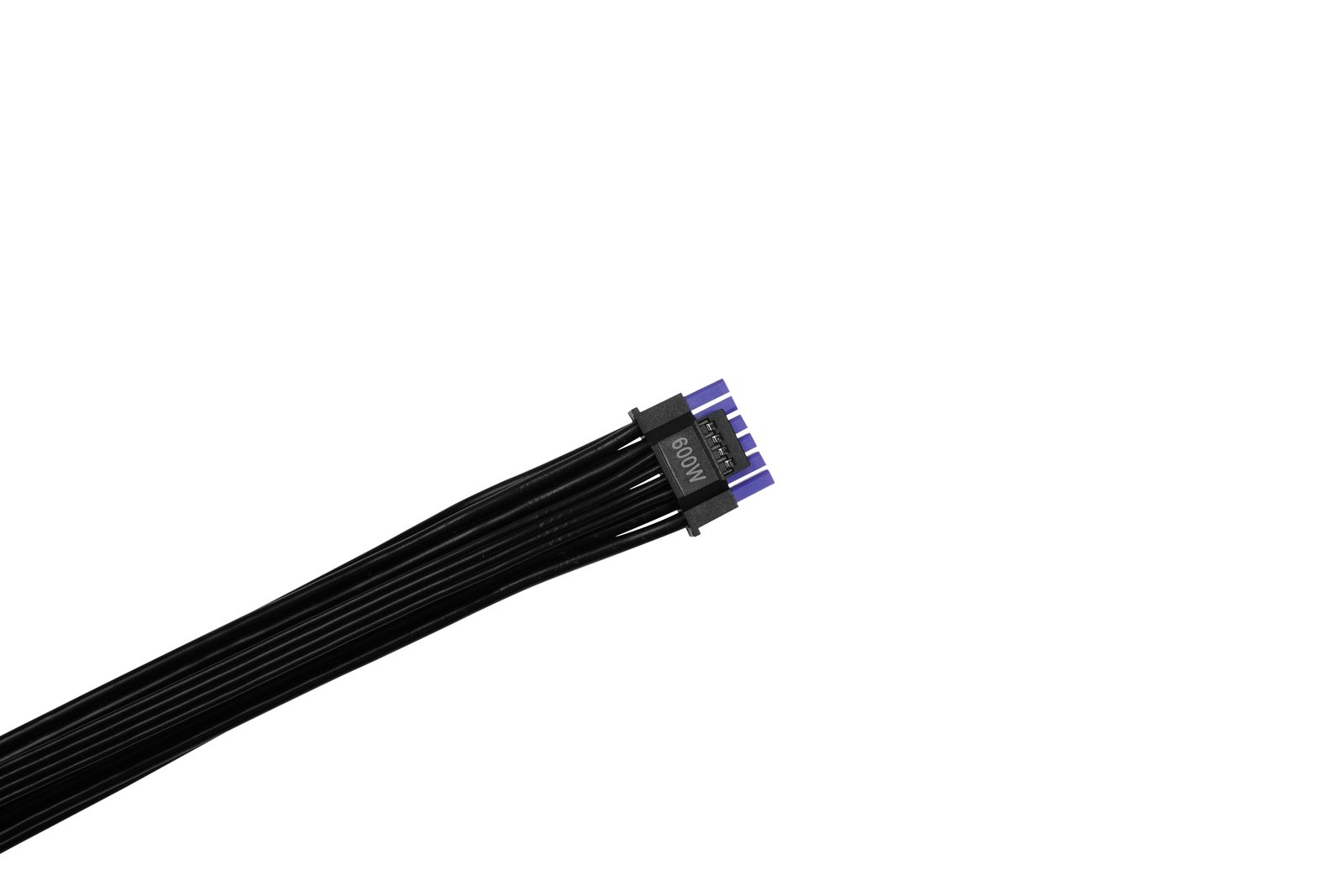 Detalle del conector bicolor del Cooler Master GPU Shield